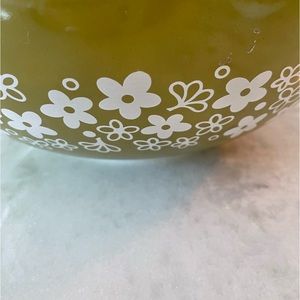 Vintage Pyrex bowl set- Spring Blossom in pristine condition!